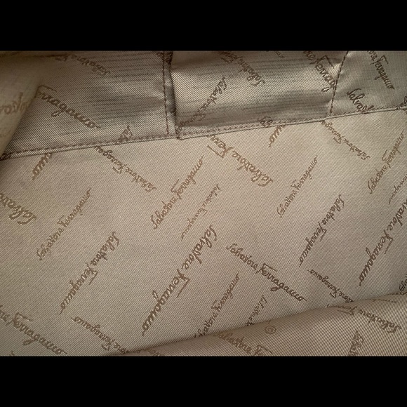 Salvatore Ferragamo yellow speedy bag. - Picture 5 of 6